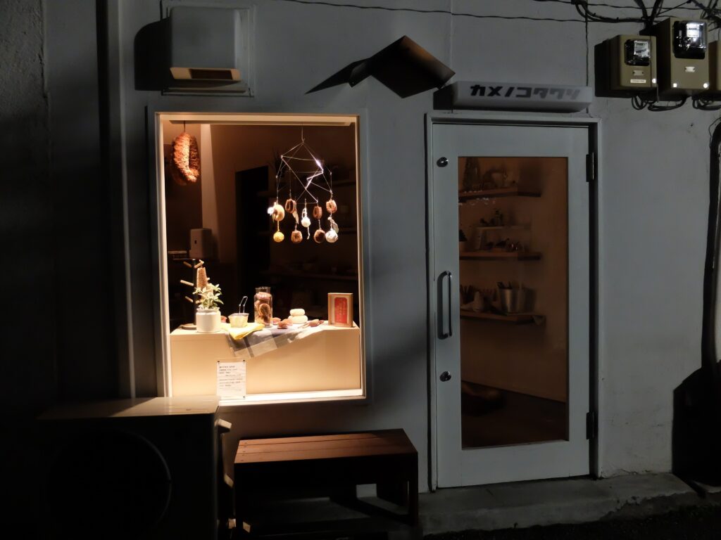 夜の谷中の路地
